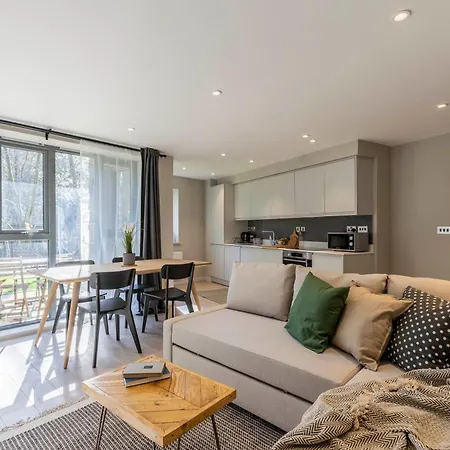 Comfortable 2br In With Parking Apartment *