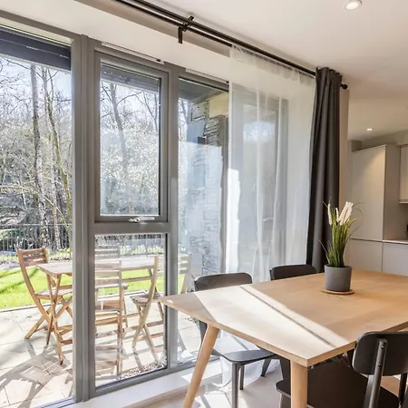 Appartement Comfortable 2br In With Parking